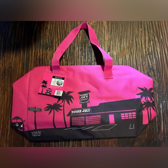 Trader Joe’s insulated  bag. - Picture 2 of 3